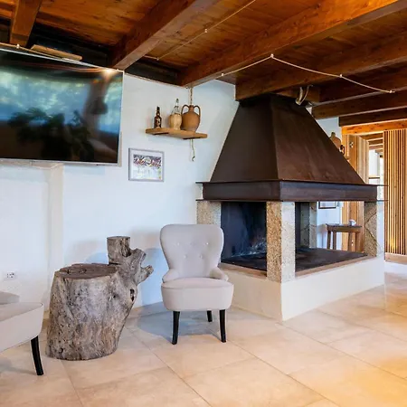 Sole Among The Junipers Willa *